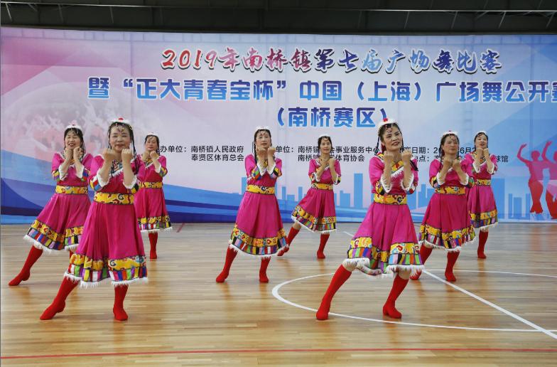 上海市社區(qū)<a href=http://www.anhaohn.com target=_blank class=infotextkey>健身</a>俱樂部 上海市社區(qū)<a href=http://www.anhaohn.com target=_blank class=infotextkey>健身</a>俱樂部