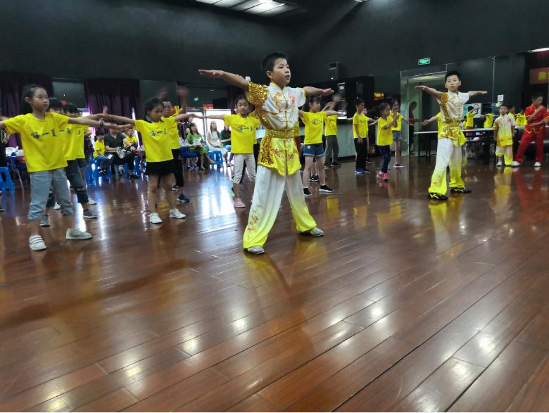 上海市社區(qū)<a href=http://www.anhaohn.com target=_blank class=infotextkey>健身</a>俱樂部 上海市社區(qū)<a href=http://www.anhaohn.com target=_blank class=infotextkey>健身</a>俱樂部