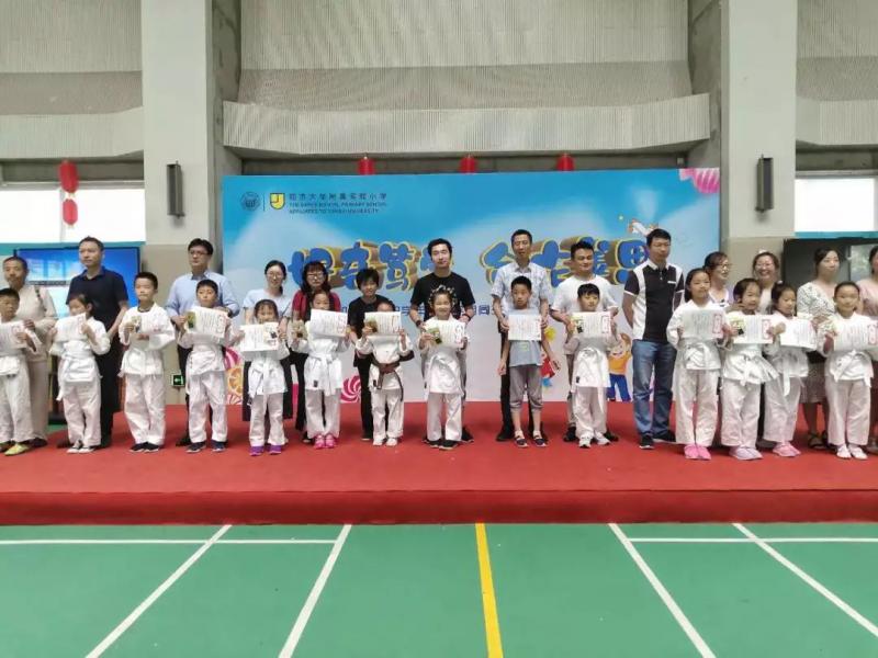 上海市社區(qū)<a href=http://www.anhaohn.com target=_blank class=infotextkey>健身</a>俱樂部