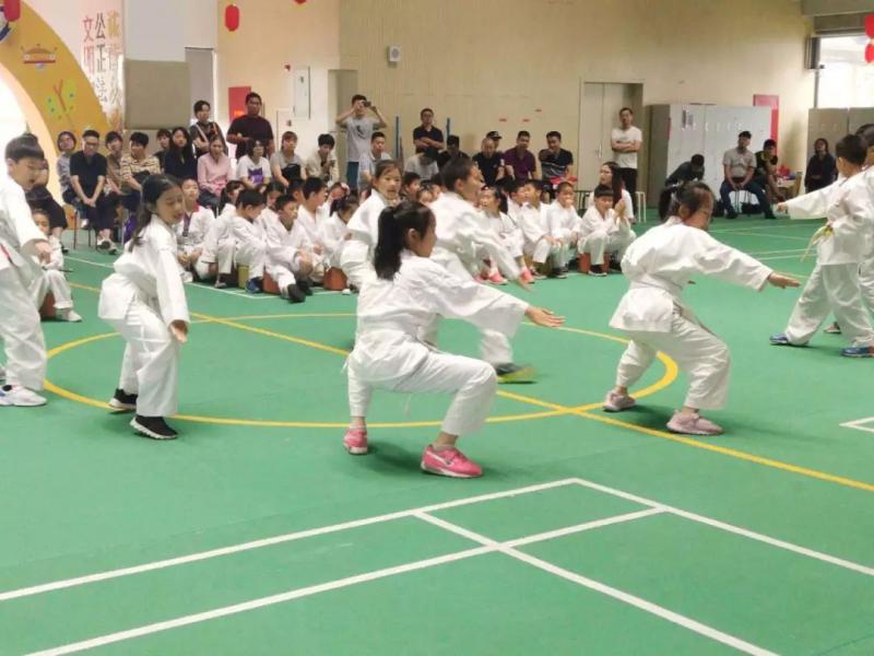 上海市社區(qū)<a href=http://www.anhaohn.com target=_blank class=infotextkey>健身</a>俱樂部