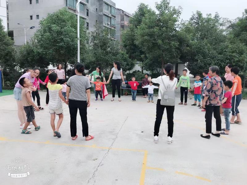 公益體彩在你身邊:邵陽雨溪社區(qū)——搭起老百姓身邊的<a href=http://www.anhaohn.com target=_blank class=infotextkey>健身</a>廣場(chǎng) 公益體彩在你身邊:邵陽雨溪社區(qū)——搭起老百姓身邊的<a href=http://www.anhaohn.com target=_blank class=infotextkey>健身</a>廣場(chǎng)