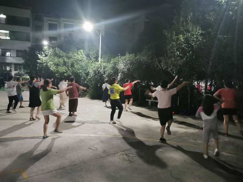 公益體彩在你身邊:邵陽雨溪社區(qū)——搭起老百姓身邊的<a href=http://www.anhaohn.com target=_blank class=infotextkey>健身</a>廣場(chǎng) 公益體彩在你身邊:邵陽雨溪社區(qū)——搭起老百姓身邊的<a href=http://www.anhaohn.com target=_blank class=infotextkey>健身</a>廣場(chǎng)