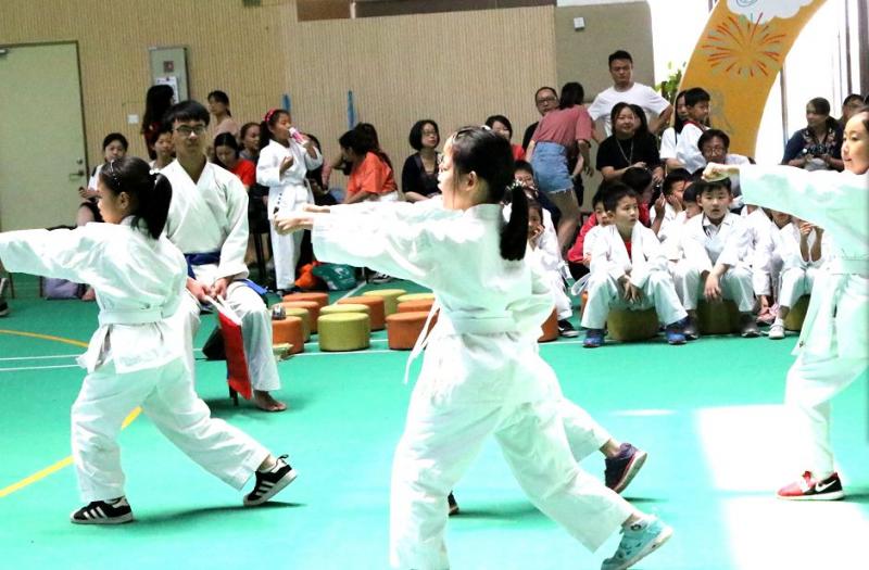 上海市社區(qū)<a href=http://www.anhaohn.com target=_blank class=infotextkey>健身</a>俱樂部