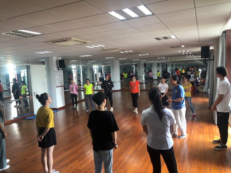 上海市社區(qū)<a href=http://www.anhaohn.com target=_blank class=infotextkey>健身</a>俱樂(lè)部