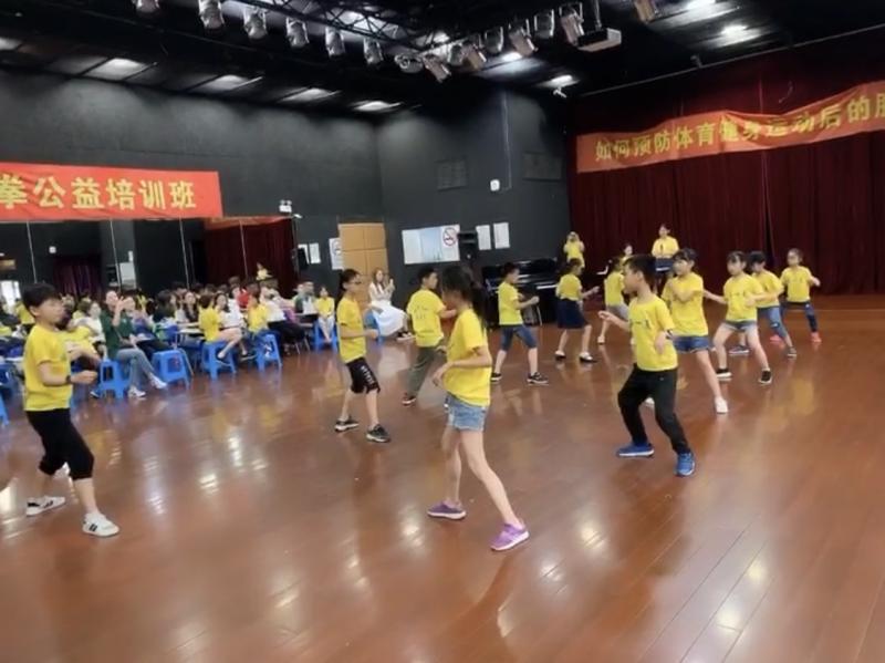 上海市社區(qū)<a href=http://www.anhaohn.com target=_blank class=infotextkey>健身</a>俱樂部 上海市社區(qū)<a href=http://www.anhaohn.com target=_blank class=infotextkey>健身</a>俱樂部