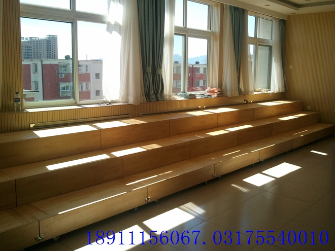 木質(zhì)合唱臺(tái)