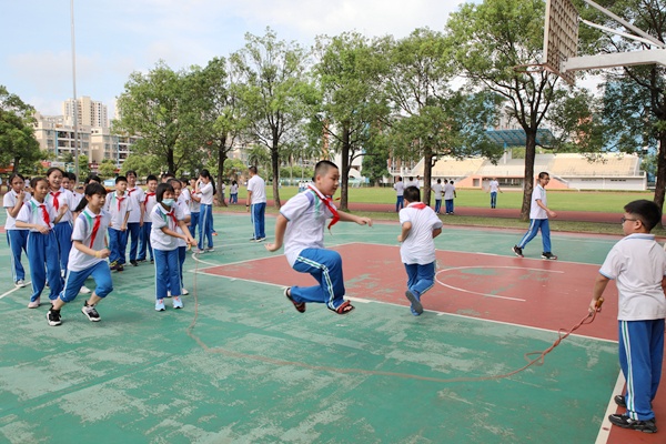 8圖八:輕松跳大繩 1.jpg