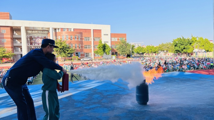 消防安全知識(shí)主題教育講座 (28).jpg