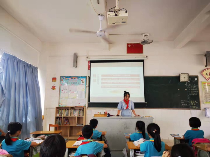 三民學校舉行“請黨放心，強國有我”主題班會