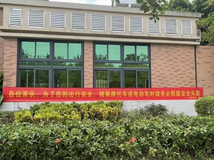 戴好頭盔，校園先行——市僑中開展“鞏固頭盔風(fēng)暴‘小手拉大手’”宣傳教育活動(dòng)