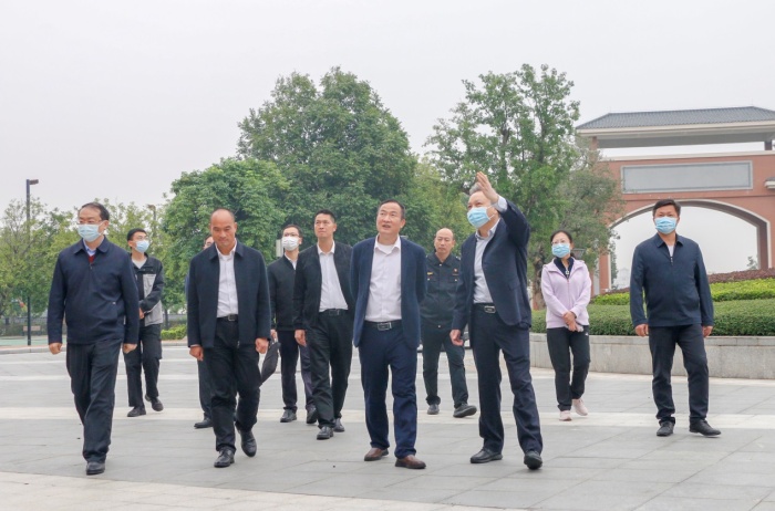 守護(hù)校園食品安全！市委組織部部長梁子財蒞臨桂山督導(dǎo)檢查