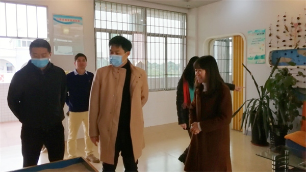 調(diào)研促發(fā)展，視察暖心懷