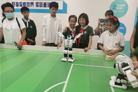 開啟科技體驗之旅！新鰲嶺社區(qū)青少年科普實踐教育基地揭牌