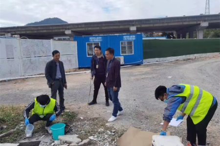 南區(qū)街道：開(kāi)展專(zhuān)項(xiàng)行動(dòng)，對(duì)違法行為“亮劍”