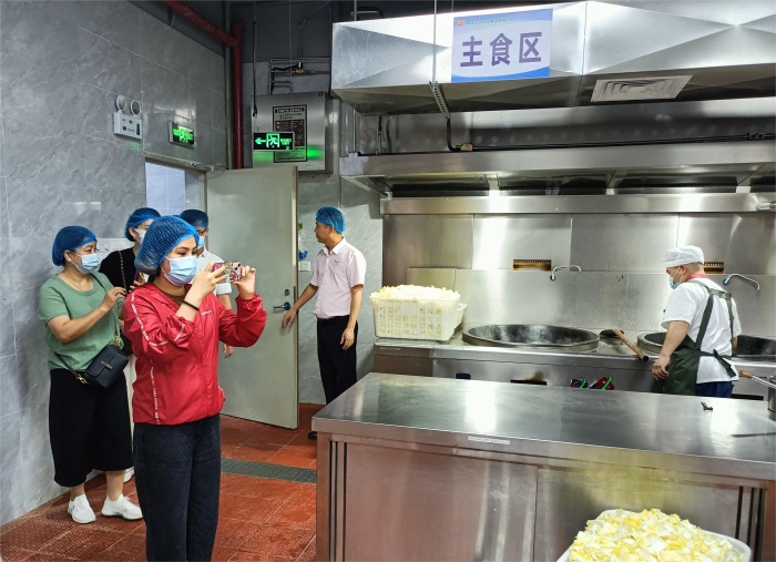 “岐”心守護師生用餐安全