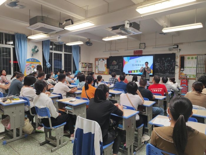 開發(fā)區(qū)第二小學舉行“家校共話‘雙減’，攜手助力成長”家長會