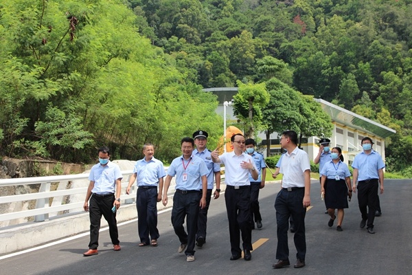 賡續(xù)百年初心，擔(dān)當(dāng)育人使命！中山二中開展慶祝教師節(jié)系列活動(dòng)