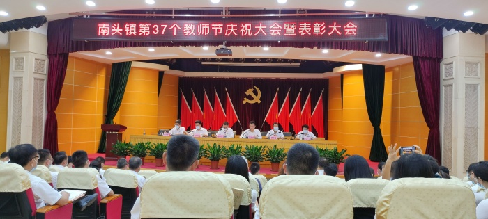 引路在腳下，追夢向前方