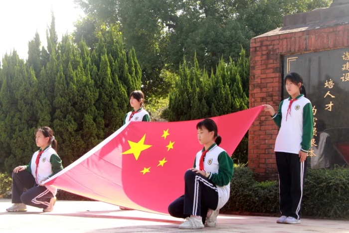 跟隨偉人足跡，繼承中山精神