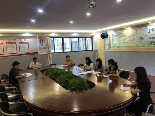 調(diào)整大小 莫曉巧老師主持小課題會議.jpg