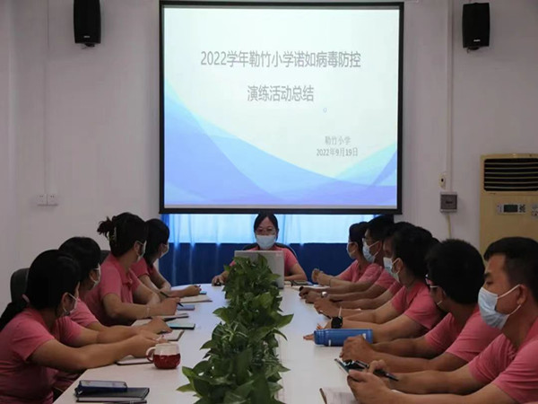 1663725717340077777.jpg 姚主任在演練后總結(jié).jpg