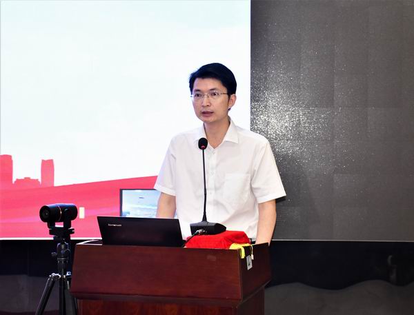 1653272108644015569.jpg 調(diào)整大小 13.劉進華副局長寄語特級教師工作室建設(shè).jpg