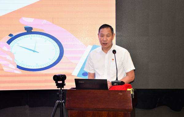 調(diào)整大小 5.彭安生書記回顧特級教師工作室建設(shè)歷程和成果.jpg