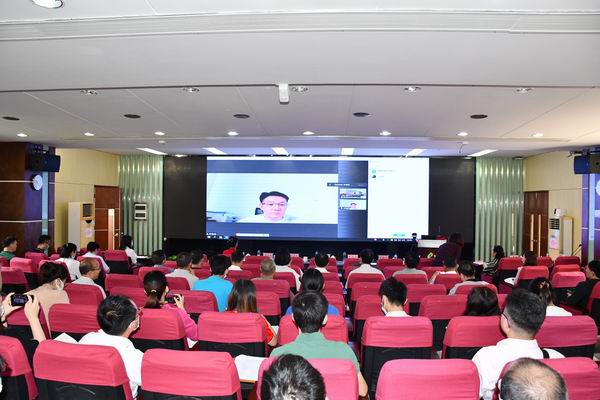 1653272139175041742.jpg 調(diào)整大小 16.方堅偉院長作精彩的專題分享.jpg