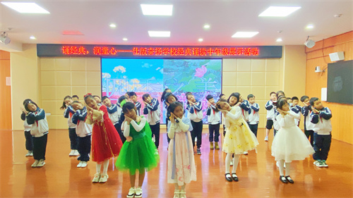 1678066011343016279.jpg 三1班.jpg