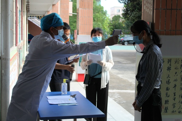 校醫(yī)復(fù)查 (3).JPG