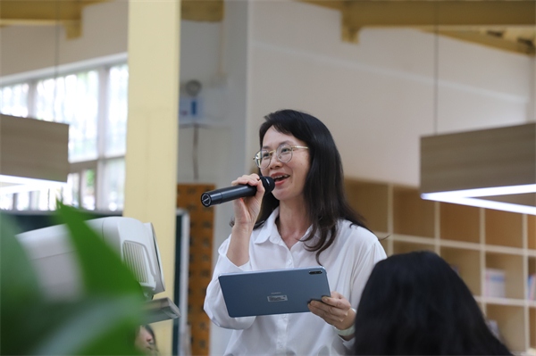 2 高東霞副校長2.JPG