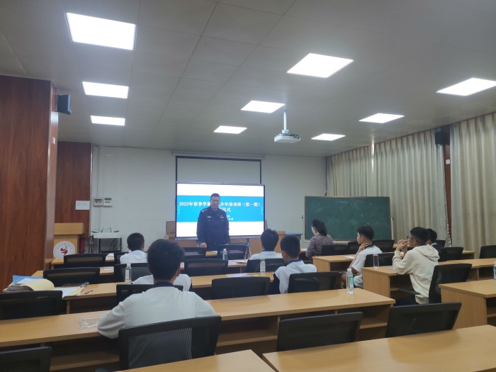 法制副校長王少強開展普法教育2.jpg