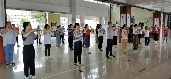 開(kāi)展團(tuán)康輔導(dǎo)1.jpg
