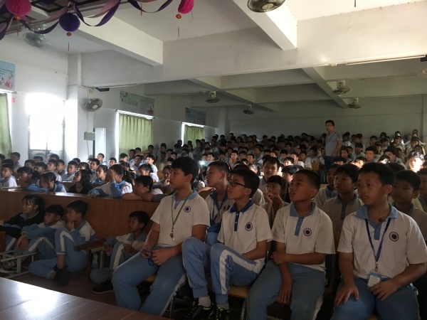 2019.5.16 神灣神舟學(xué)校校多媒體開(kāi)展愛(ài)國(guó)主題電影觀看活動(dòng) (2).JPG