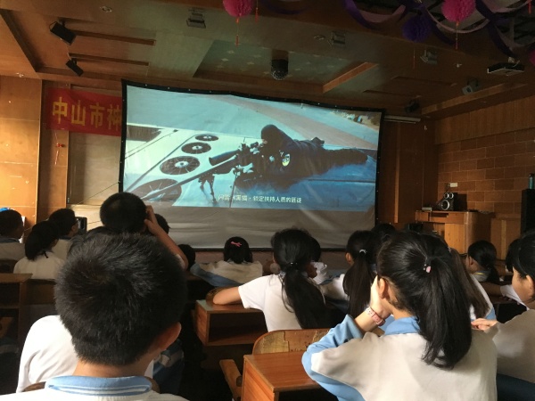 2019.5.16 神灣神舟學(xué)校校多媒體開(kāi)展愛(ài)國(guó)主題電影觀看活動(dòng).JPG