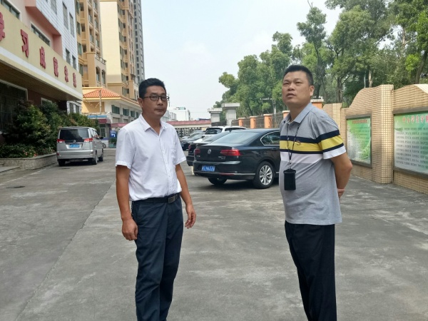 段岳華副校長(zhǎng)陪同檢查