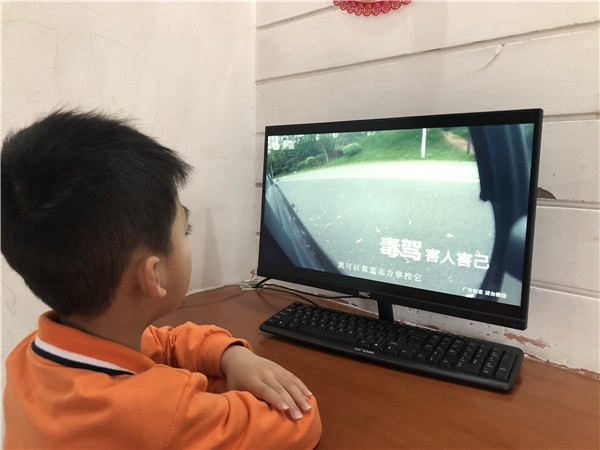 一(3)班3月10日《防疫期間線上法治禁毒預(yù)防教育》 (2).jpg