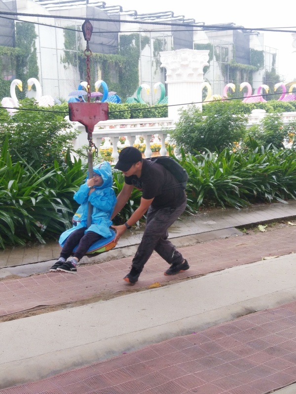 與家長(zhǎng)一起游玩