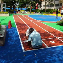 利達(dá)環(huán)保塑膠跑道、塑膠跑道材料廠家、標(biāo)準(zhǔn)13毫米塑膠跑道 塑膠跑道專用底料膠水 13毫米環(huán)保水性TPU改性塑膠跑道材料