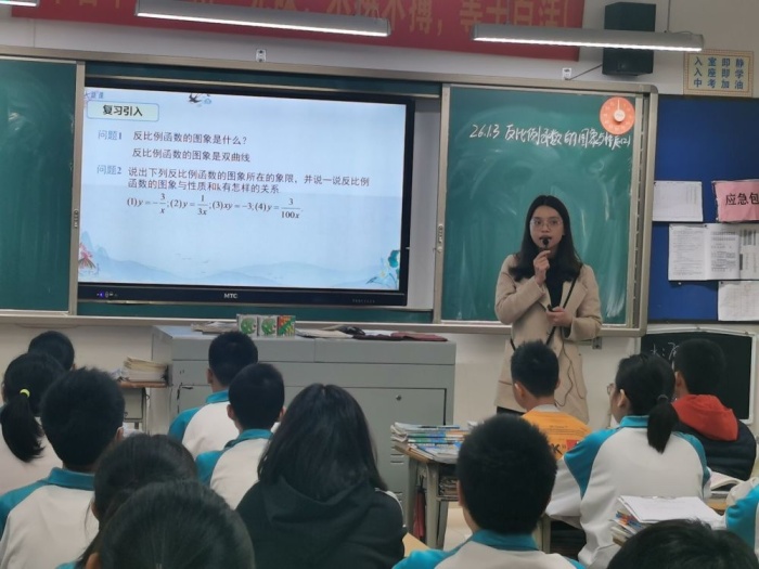 火炬二中：同課異構(gòu)展風(fēng)采，教學(xué)比武共成長(zhǎng)