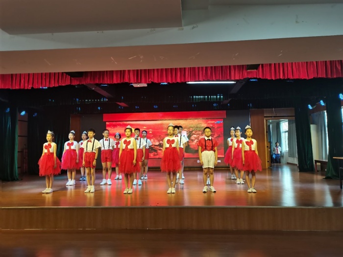 開發(fā)區(qū)二小舉行“黨的盛典，人民的節(jié)日”慶祝中國共產(chǎn)黨成立100周年系列主題活動之紅色經(jīng)典誦讀大賽