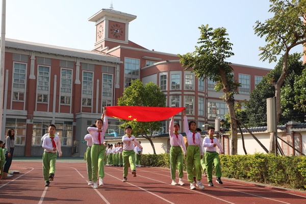 紅包滿園迎開學 “牛氣沖天”啟征程