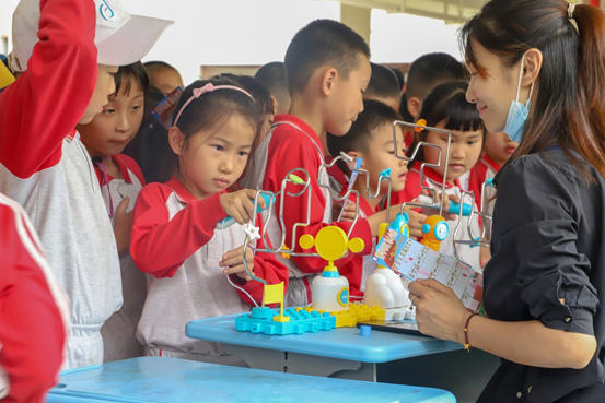 博凱小學(xué)開展“博學(xué)玩樂(lè)，凱心向黨”數(shù)學(xué)、科技活動(dòng)節(jié)