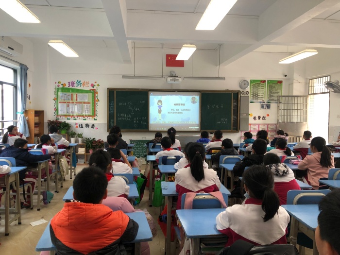 開發(fā)區(qū)第一小學(xué)開展“守護花開，關(guān)愛學(xué)生”主題教育