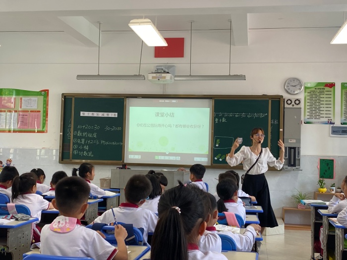 開發(fā)區(qū)第一小學：“展風采、促成長”數(shù)學學科課堂教學競賽活動