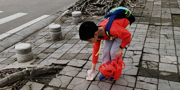 童心向黨，學(xué)雷鋒，做先鋒