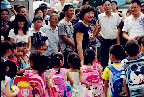 課后延時服務學校收費，家長卻不理解，老師不是掙工資了嗎？怎么還收錢？