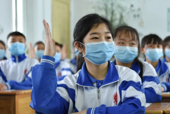 班級調(diào)座位也有講究？看似毫無規(guī)律可循，其實班主任費了不少心思