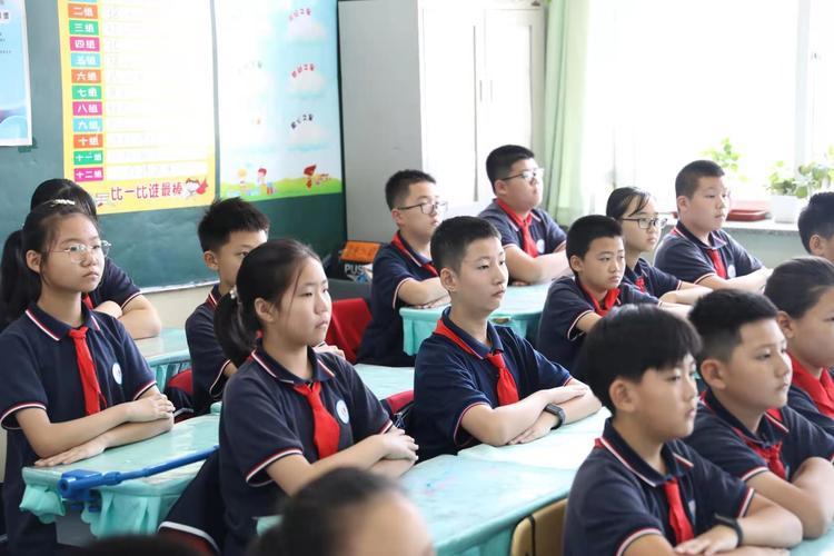 “童話大王”怒批語文教材，直言“誤人子弟”，引發(fā)家長共鳴