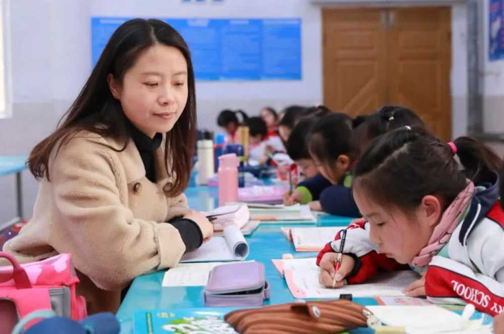 開學半個多月了，參與課后服務的老師拿到了多少補助？沒讓人失望